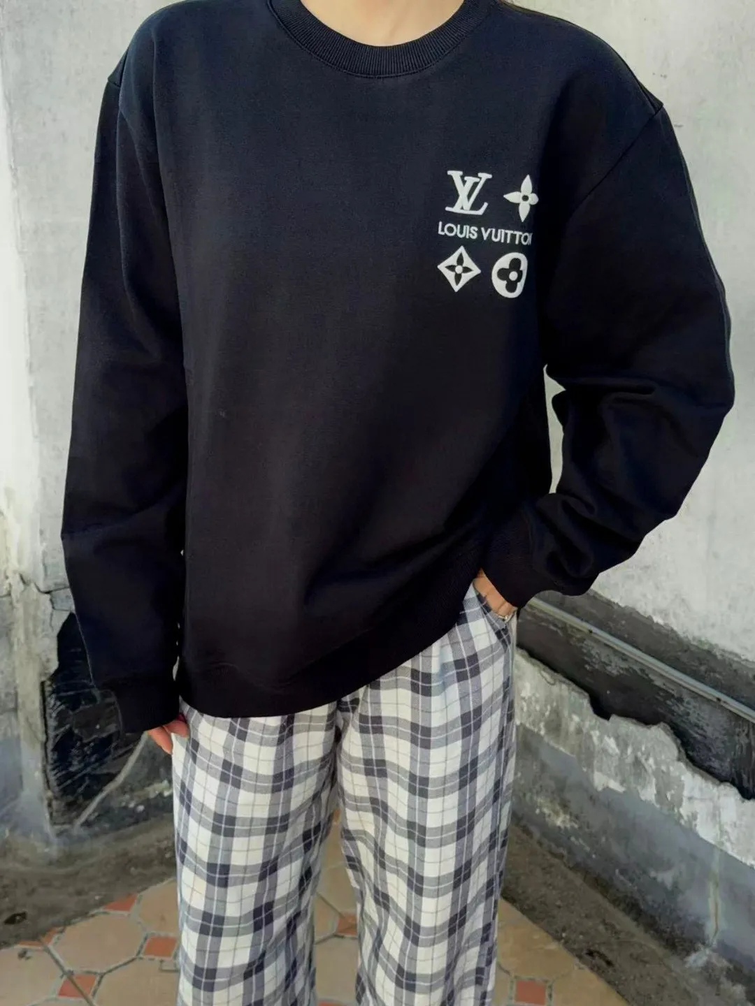 Louis Vuitton/Louis Vuitton 25Fw chest four-flower embroidery crew neck sweatshirt